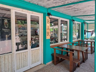 Camping - bar outside