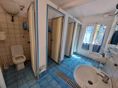 bathroom - toilets ladies